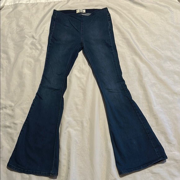 We The Free Penny Pull-On Flare Jeans Sz 26 - Picture 2 of 10